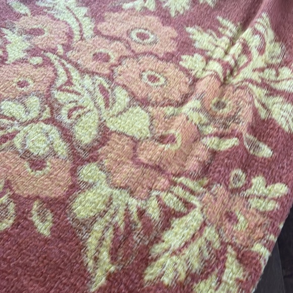 Vintage Queen Sized Blanket - Picture 3 of 5